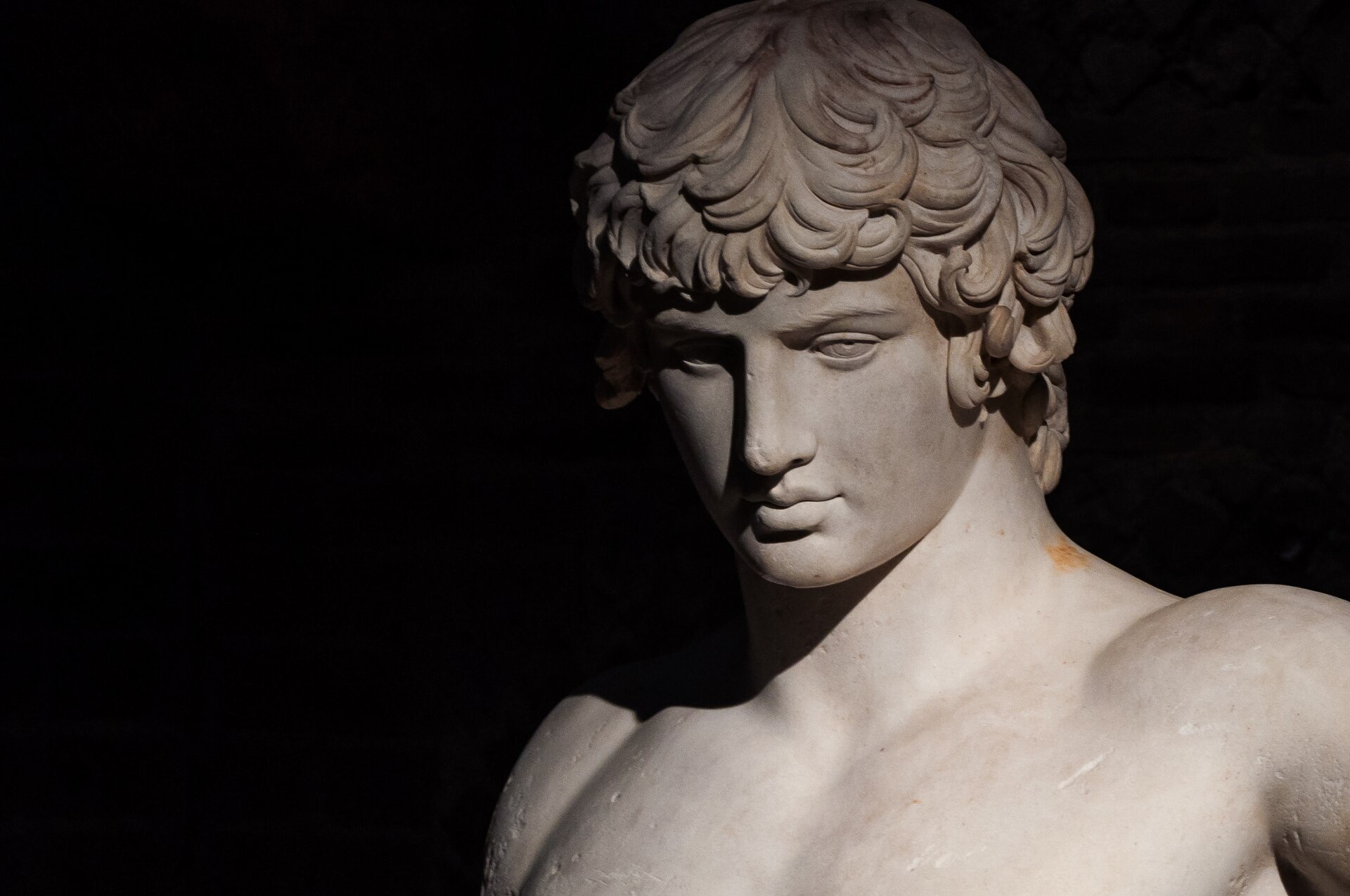 Antinous-buste, fundet i Hadrians villa. Wikimedia COmmons og Giuseppe Pinto